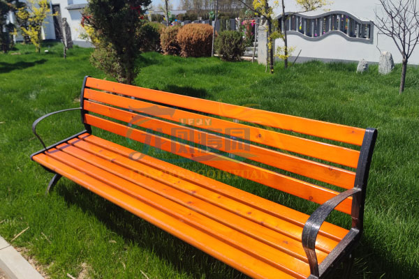 沈阳龙凤陵园长椅