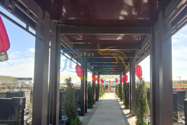 龙凤陵园墓区小亭